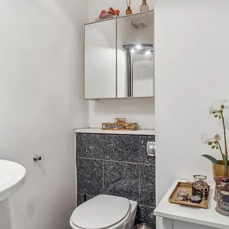 Beautiful Townhouse With A Garden In The Location In